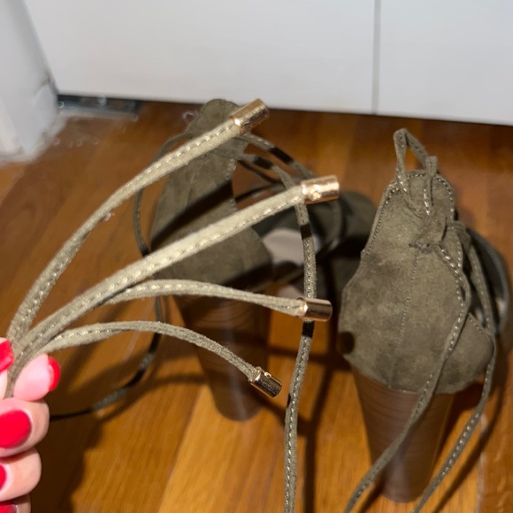 Green Platform Chunky Heel Shoes - Picture 7 of 7